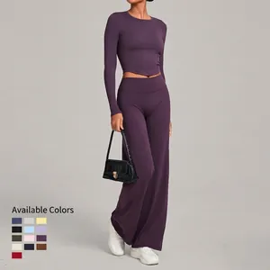Ensemble de yoga femme deux pièces avec haut court manches longues et pantalon large violet