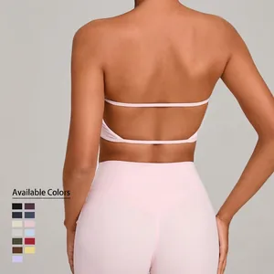 Completo yoga rosa con reggiseno sportivo e leggings a vita alta, design con schiena incrociata