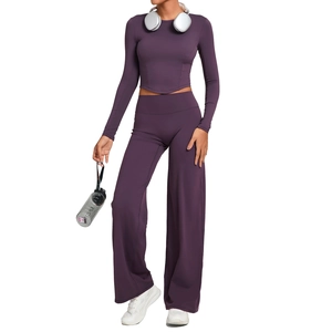 Ensemble de yoga 2 pièces pour femmes avec haut court prune et pantalon large sport
