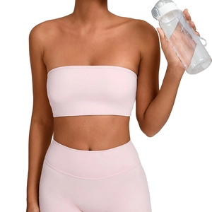 Completo yoga rosa due pezzi con top a fascia senza spalline e leggings a vita alta