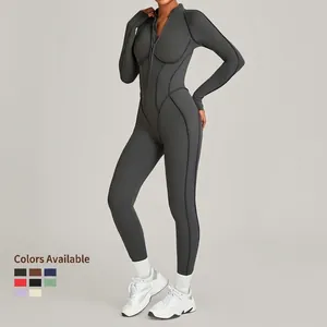 Combinaison de sport ajustée pour femme avec col montant et demi-fermeture éclair grise