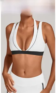 Soutien-gorge de sport dos nu blanc avec décolleté en V et bordures noires contrastées