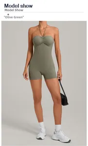 Détail du combishort de yoga dos nu vert olive avec cordon de serrage et poches