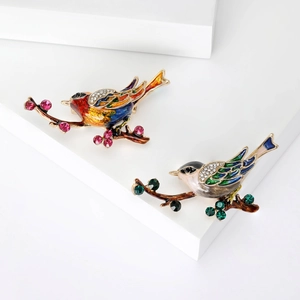 Élégante Broche Oiseau sur Branche en Émail Alliage Strass Pie Animal Corsage Épingle pour Femme Costume Manteau Bijoux Cadeau