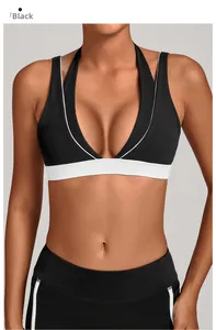 Vue détaillée du soutien-gorge de sport dos nu avec col en V profond et liseré contrasté