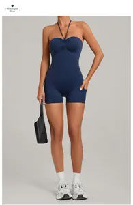Combinaison de yoga bleu minuit avec poches latérales et design à licou élégant