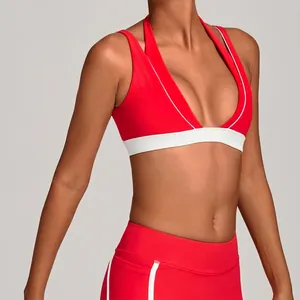 Ensemble de yoga femme avec brassière licou et legging en rouge et blanc contrasté