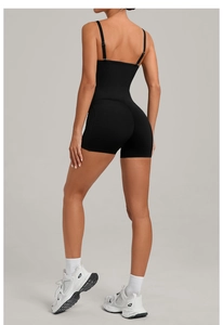 Vue latérale du body de yoga noir hautement extensible avec poches latérales et coupe slim