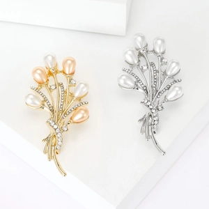 Élégante Broche Bouquet de Fleurs de Süßwasserperles en Alliage avec Strass pour Femme Costume Cheongsam Mariage Fête Bijoux
