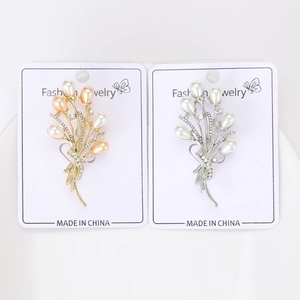 Détails de broches en bouquet avec perles d'eau douce et strass sur support en alliage