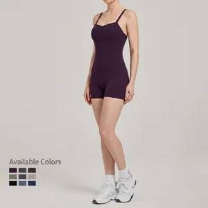Combinaison de yoga violet foncé à fines bretelles et poches latérales pour le fitness