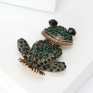 Broche créative grenouille 3D en strass verts et alliage doré pour accessoire chic