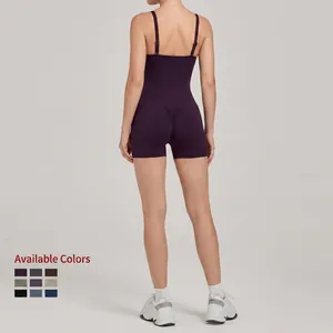 Combinaison de yoga violet foncé pour femme avec fines bretelles et effet froncé