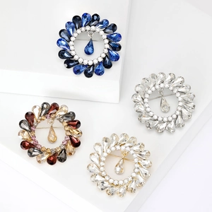 Vintage Alloy Rhinestone Brooch Round Wreath Crystal Corsage With Teardrop Pendant Women Clothing Accessories Banquet Jewelry