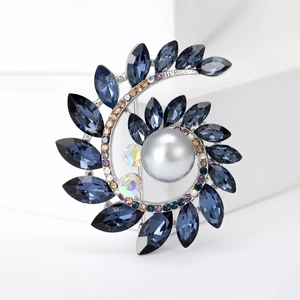Elegante spilla a spirale con rami di ulivo argento, cristalli blu e perla grigia
