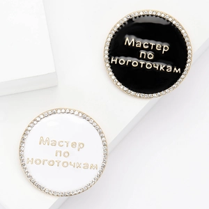 Broche Ronde en Alliage émail avec Strass Scintillants Lettre Russe Maître d'Ongles épingle Bijoux de Mode Accessoire Cadeau pour Femmes