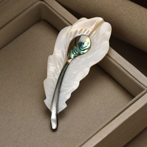 Élégante Broche Plume en Nacre Naturelle Incrustation de Coquille d'Ormeau Alliage Style Coréen Bijoux Accessoire Femme