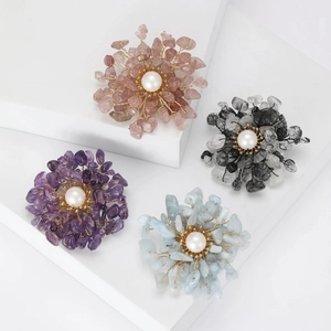 Handmade Flower Brooch With Natural Stone Chips Imitation Artificial Pearl Alloy Wire Wrap Floral Breastpin For Women Elegant Jewelry Gift