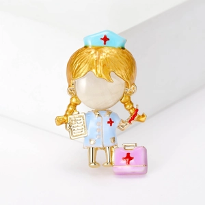 Broche infirmière dessin animé avec pierre œil de chat et accessoires médicaux