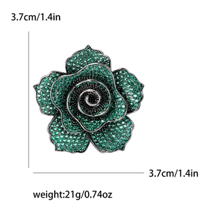 Broche camélia verte de luxe en métal noir avec zircons émeraude étincelants pour femme