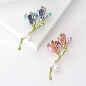 Elegant Magnolia Flower Brooch Alloy Rhinestone Enamel Artificial Pearl Corsage For Women Suit Clothing Pin Fashion Jewelry Gift