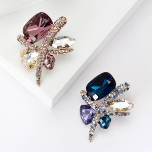 Broche Papillon en Alliage de Luxe pour Femmes Élégante Broche Corsage Géométrique en Strass et Cristal pour Accessoires de Robe