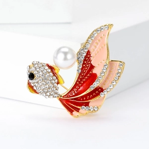 Elegante Spilla a Forma di Pesce Rosso in Lega Con Smalto Rosso Rosa Olio Gocciolante Strass Bianchi Perla Artificial Gioielli Donna