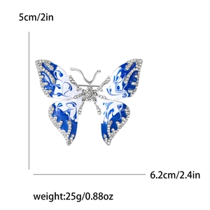 Eleganter Schmetterling-Anstecker in Silber mit blau-weißem Emaille und Strasssteinen