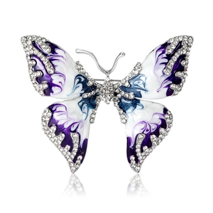 Eleganter Schmetterling Brosche mit lila Kristallen und Emaille auf weißem Grund