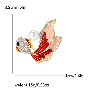 Elegante spilla a forma di pesce rosso dorata con perle e strass, 4x3,5 cm