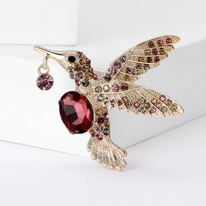 Broche colibri élégante en or avec cristaux colorés et pierre précieuse rouge foncé