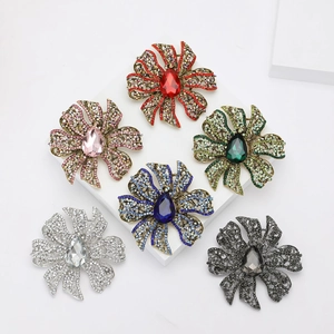 Vintage Court Style Alloy Rhinestone Flower Brooch For Women Large Teardrop Stone Decorative Hollow Corsage Pin Jewelry
