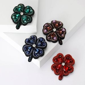 Broche Trèfle à Quatre Feuilles Perle à la Main Alliage Strass Perle Artificielle Bijoux Vintage pour Femme Cadeau
