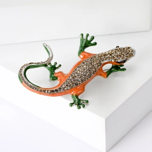 Macro shot of vintage enamel lizard brooch with champagne rhinestones and silver finish
