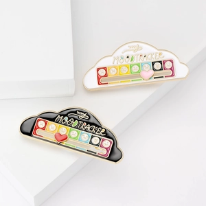Broche en Émail Nuage Mood Tracker Créative avec Coeur Coulissant Interactif pour Femme Épinglette de Revers en Alliage Dessin Animé Cadeau Bijoux