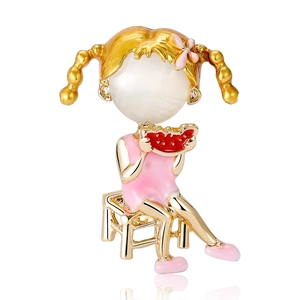 Spilla per ragazza cartoon con abito rosa e perla bianca su sfondo bianco puro