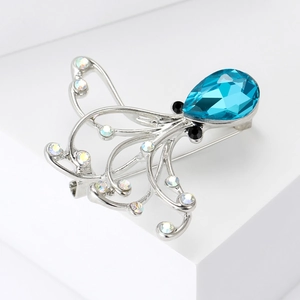 Makro-Detail der Oktopus-Brosche mit blauem Tropfen-Edelstein und bunten Straßsteinen