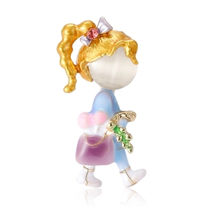 Broche fille mignonne avec pierre œil de chat et émail bleu sur fond blanc avec reflet
