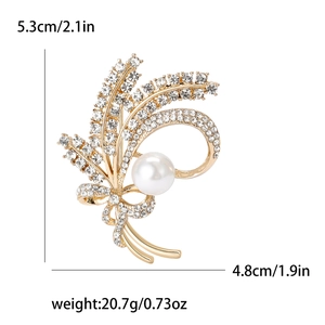 Classic wheat ear brooch with sparkling rhinestones and pearl detail in gold finish