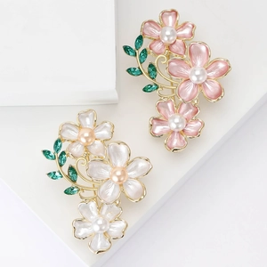 Elegant Alloy Enamel Three Camellia Flower Brooch With Faux Artificial Pearl Rhinestone Leaf For Women Fashion Office Party Jewelry Accessory
