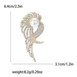 Elegante spilla a piuma dorata con strass e perla, misura di circa 6,4 cm x 3,1 cm