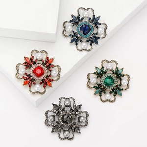 Vintage Baroque Crystal Flower Brooch For Women Alloy Inlaid Rhinestone Imitation Artificial Pearl Retro Luxury Suit Dress Pin Jewelry
