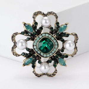Vintage Baroque floral brooch with emerald green crystal and white pearls on a gold base