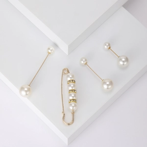 Elegantes 4-teiliges Perlen-Broschen-Set mit goldenen Sicherheitsnadeln für Damenmode
