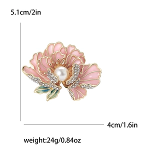 Broche pivoine élégante en émail rose avec perles et cristaux pour costumes