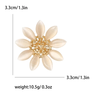 Broche tournesol chic en émail avec pétales crème et centre doré de 3,3 cm de large