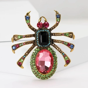 Détail de la broche araignée rétro en alliage avec cristaux colorés et pierre rose