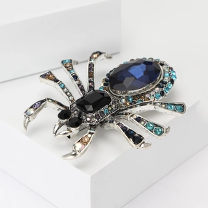 Broche araignée argentée avec pierre bleue et strass colorés pour costume de femme