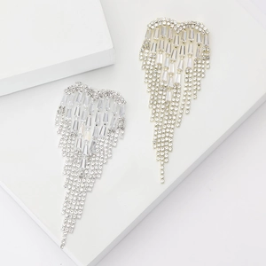 Elegant Heart Tassel Alloy Rhinestone Brooch For Women Light Luxury Dress Suit Corsage Exquisite Versatile Commute Jewelry