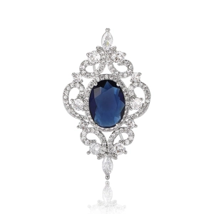 Broche vintage argentée avec pierre ovale bleu foncé et détails en zircon scintillants